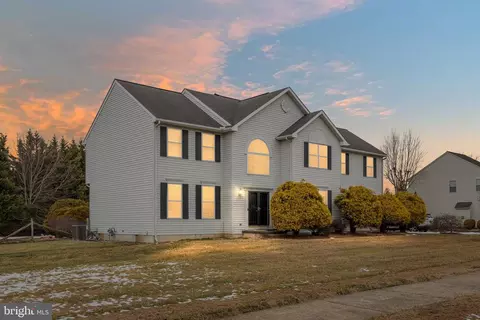 205 E Harvest Dr, New Castle, DE 19720