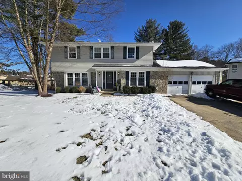 8 Inverness Ct, Wilmington, DE 19808