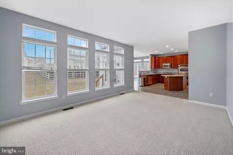 Living - 125 Tweedsmere Dr, Townsend, DE 19734 photo 2 of 3