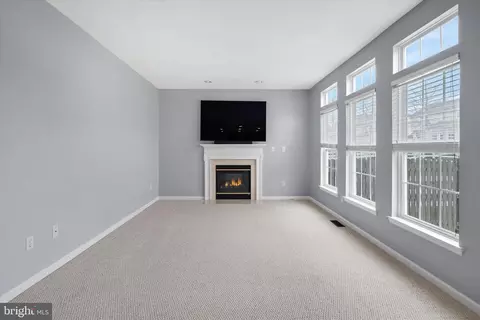 Living - 125 Tweedsmere Dr, Townsend, DE 19734 photo 1 of 3