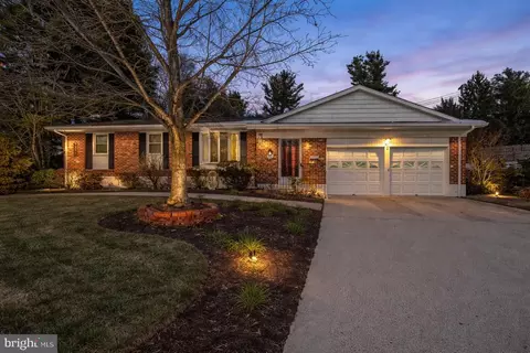 8 Hearn Pl, Newark, DE 19711