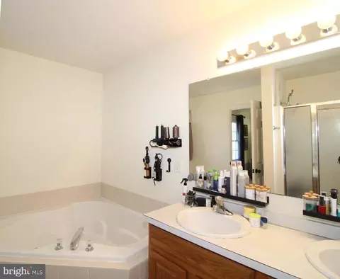 Bath - 48 Marble House Dr, Bear, DE 19701 photo 2 of 4
