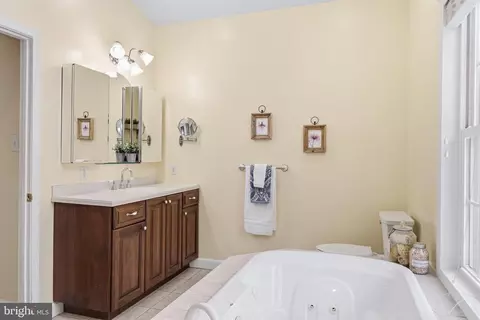 Bath - 5 Vellan Dr, Bear, DE 19701 photo 2 of 4
