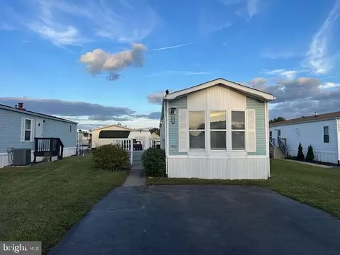 905 Laura Lee Cir #201, Bear, DE 19701 photo 2