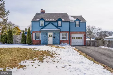 32 Riverside Dr, Wilmington, DE 19809