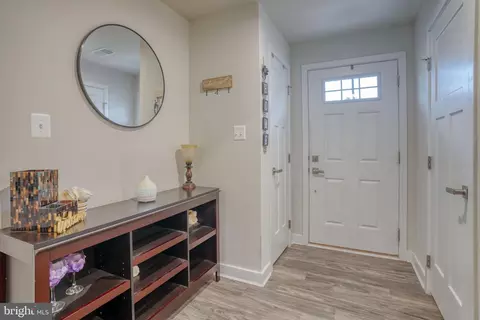 Entry Way - 1944 Spearfish Ct, Newark, DE 19702 photo 2 of 14