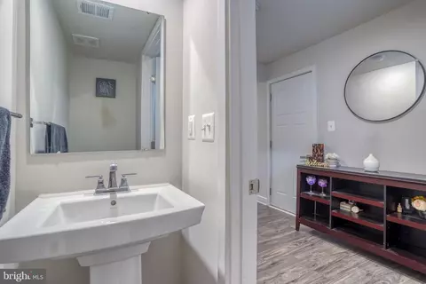 Entry Way - 1944 Spearfish Ct, Newark, DE 19702 photo 5 of 14