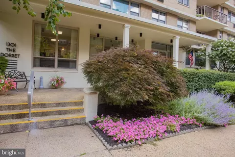 1301 N Harrison St #906, Wilmington, DE 19806