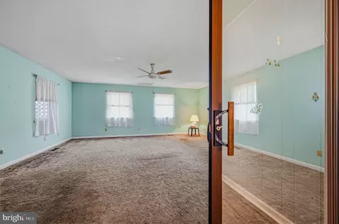 Living - 14 Ruby Dr, Claymont, DE 19703 photo 4 of 8