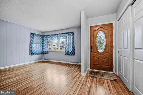 Entry Way - 14 Ruby Dr, Claymont, DE 19703 photo 2 of 4