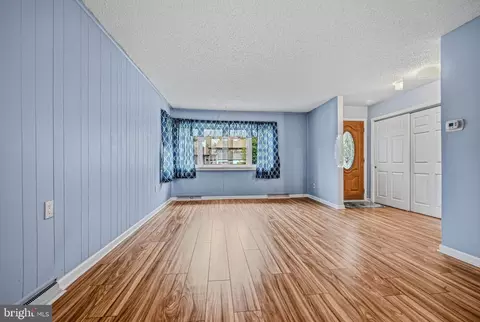 Living - 14 Ruby Dr, Claymont, DE 19703 photo 1 of 8