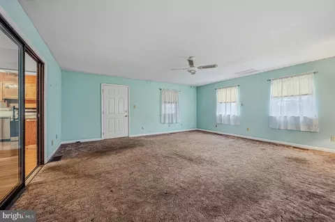 Living - 14 Ruby Dr, Claymont, DE 19703 photo 6 of 8