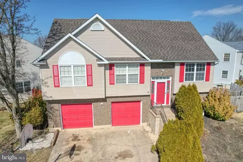 8 Lochview Dr, Bear, DE 19701