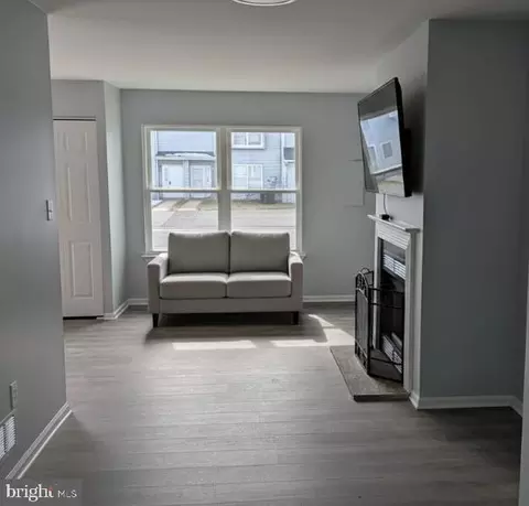 Living - 3 Warren Pl, Newark, DE 19702 photo 1 of 1