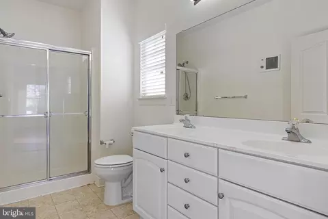 Bath - 18 Devalinder Dr, Newark, DE 19702 photo 1 of 3