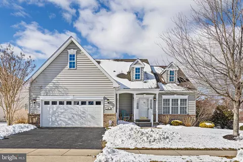18 Devalinder Dr, Newark, DE 19702