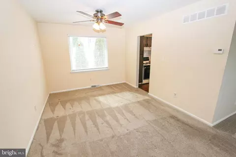 Living - 132 Worral Dr, Newark, DE 19711 photo 6 of 12