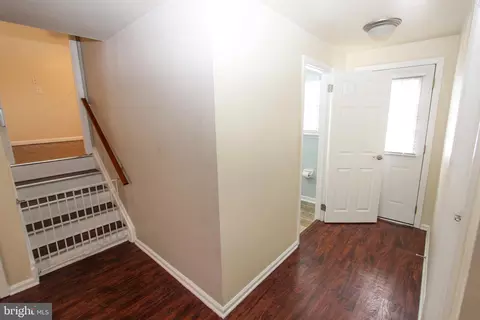 Entry Way - 132 Worral Dr, Newark, DE 19711 photo 4 of 6