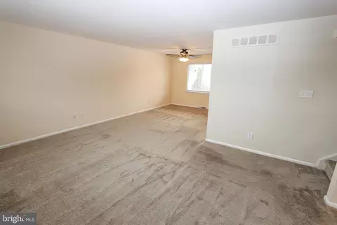 Living - 132 Worral Dr, Newark, DE 19711 photo 5 of 12