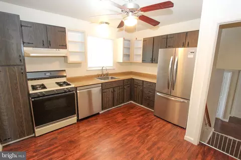 Kitchen - 132 Worral Dr, Newark, DE 19711 photo 2 of 6