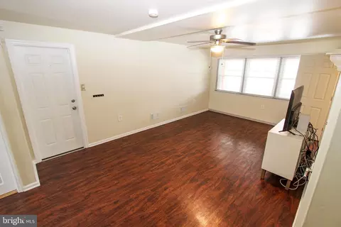 Living - 132 Worral Dr, Newark, DE 19711 photo 11 of 12