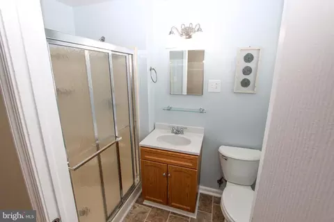 Bath - 132 Worral Dr, Newark, DE 19711 photo 1 of 4