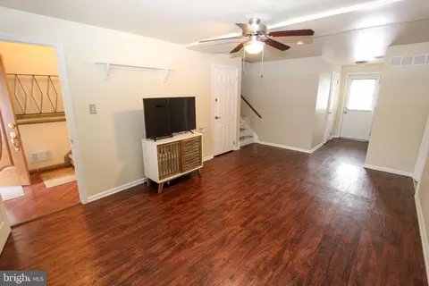 Living - 132 Worral Dr, Newark, DE 19711 photo 9 of 12