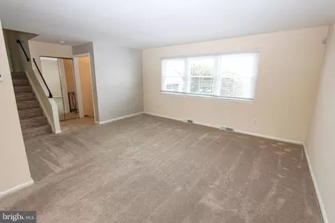 Living - 132 Worral Dr, Newark, DE 19711 photo 3 of 12
