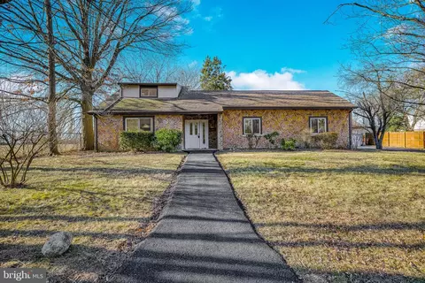 202 E 39th St, Wilmington, DE 19802