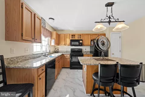 Kitchen - 44 Denny Cir, Newark, DE 19702 photo 2 of 4