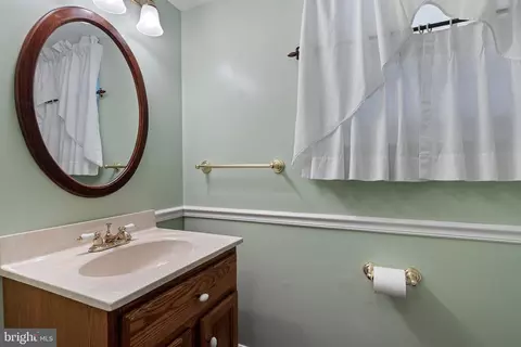 Bath - 465 Granger Dr, Bear, DE 19701 photo 1 of 2