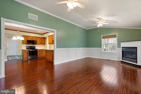 Living - 465 Granger Dr, Bear, DE 19701 photo 1 of 3