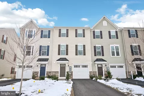 2055 Rivers Dr, Newark, DE 19702