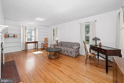 Living - 126 Manns Ave, Newark, DE 19711 photo 3 of 5