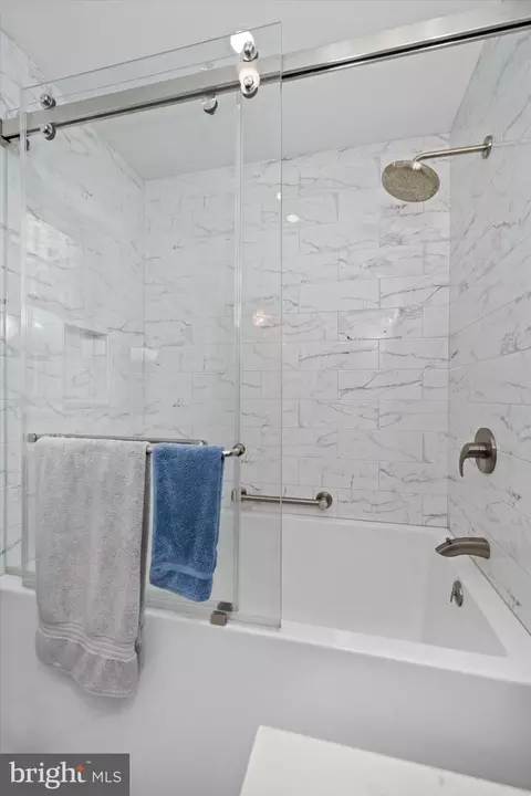 Bath - 126 Manns Ave, Newark, DE 19711 photo 2 of 4