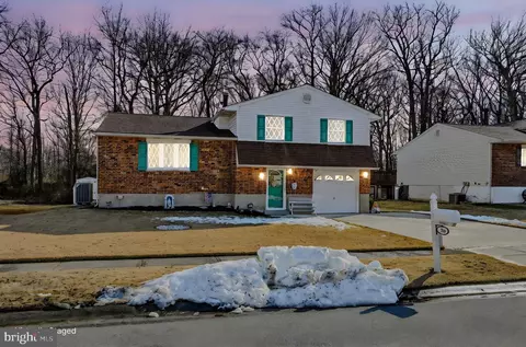 138 Stature Ct, Newark, DE 19713