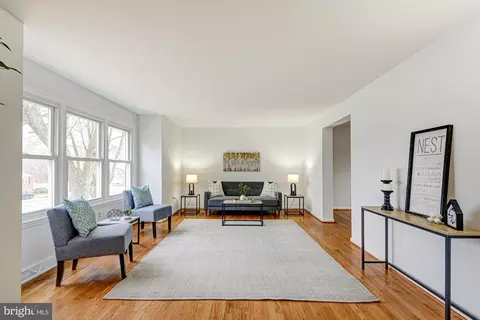 Living - 214 Darwin Dr, Newark, DE 19711 photo 1 of 6