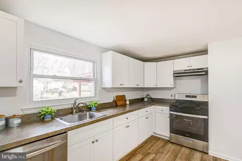 Kitchen - 214 Darwin Dr, Newark, DE 19711 photo 3 of 3