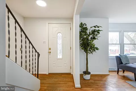 Entry Way - 214 Darwin Dr, Newark, DE 19711 photo 2 of 3