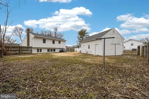 Exterior - 1202 Pinefield Rd, Newark, DE 19713 photo 6 of 7