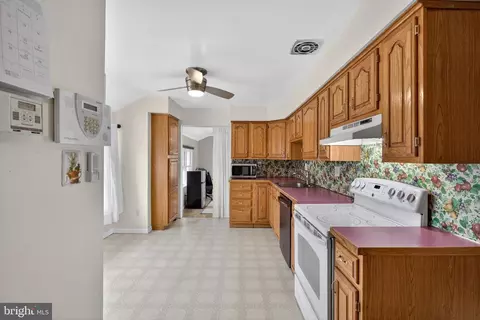 Kitchen - 1202 Pinefield Rd, Newark, DE 19713 photo 2 of 3