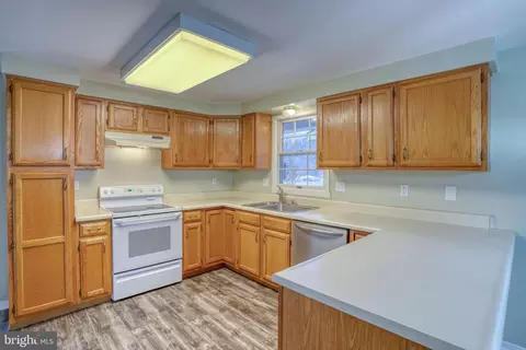 Kitchen - 122 Bartley Dr, Newark, DE 19702 photo 1 of 1