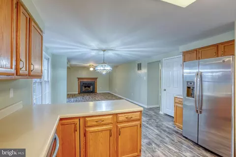 Living - 122 Bartley Dr, Newark, DE 19702 photo 1 of 6