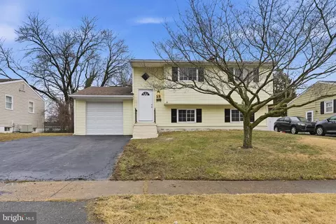 22 Raintree, New Castle, DE 19720