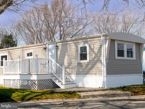 115 5th St #31, Delaware City, DE 19706