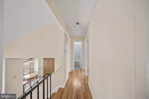 Entry Way - 32 Argyle Rd, Newark, DE 19713 photo 3 of 4
