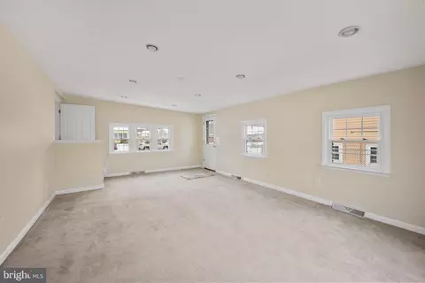 Living - 32 Argyle Rd, Newark, DE 19713 photo 6 of 8