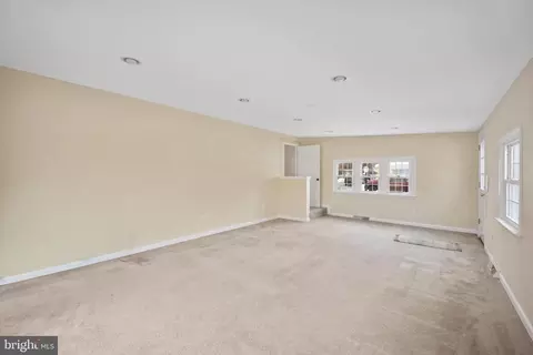 Living - 32 Argyle Rd, Newark, DE 19713 photo 5 of 8