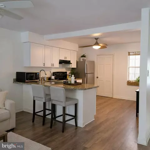 Kitchen - 204 Springwood Dr, Bear, DE 19701 photo 4 of 4