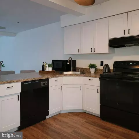 Kitchen - 204 Springwood Dr, Bear, DE 19701 photo 2 of 4